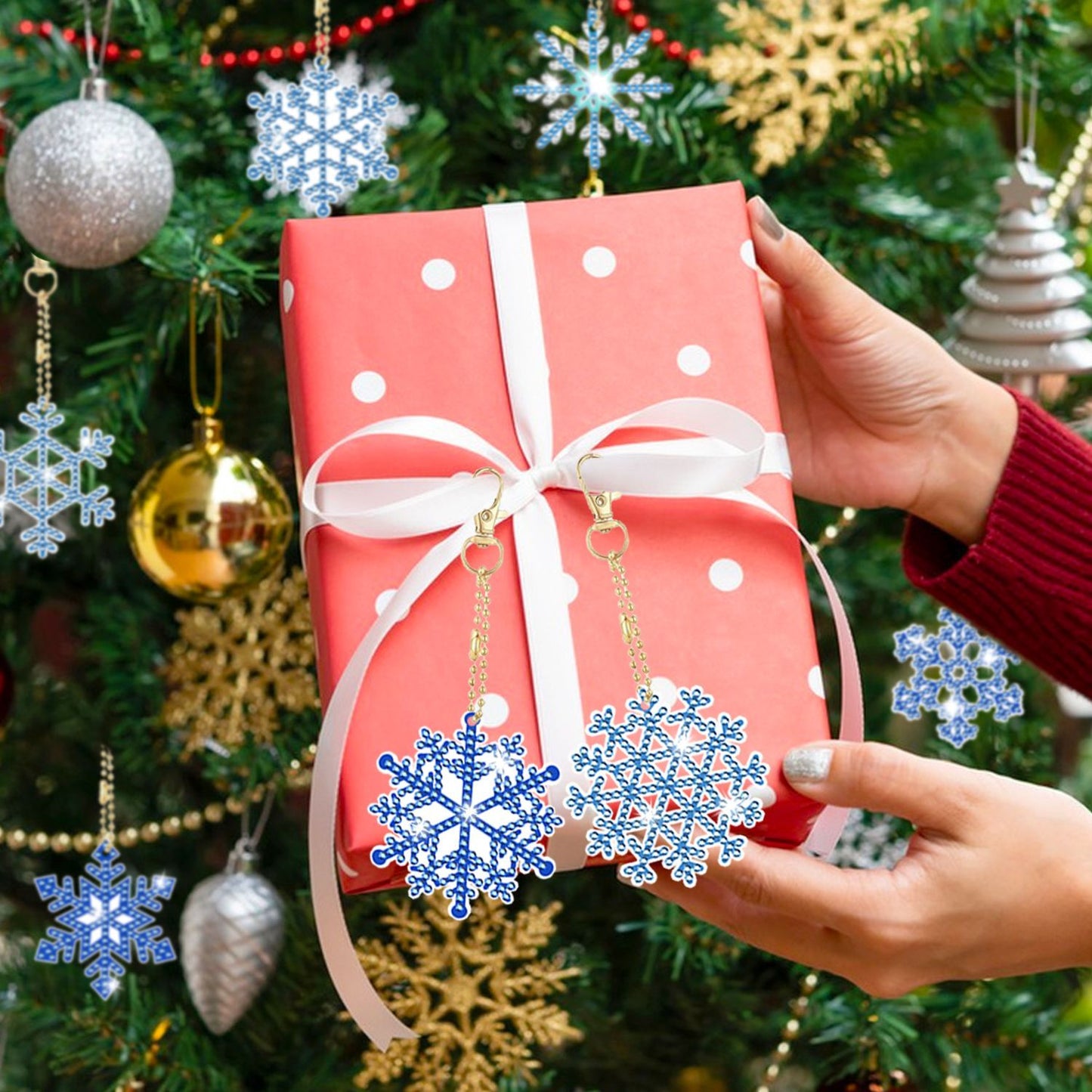 12 Packs Snowflake Rhinestones Painting Keychain Kits 12 Styles Snowflake Pendants DIY 5D Rhinestones Art Hanging Ornament For Xmas Tree Unique Double Sided Craft Party Favor Supplies