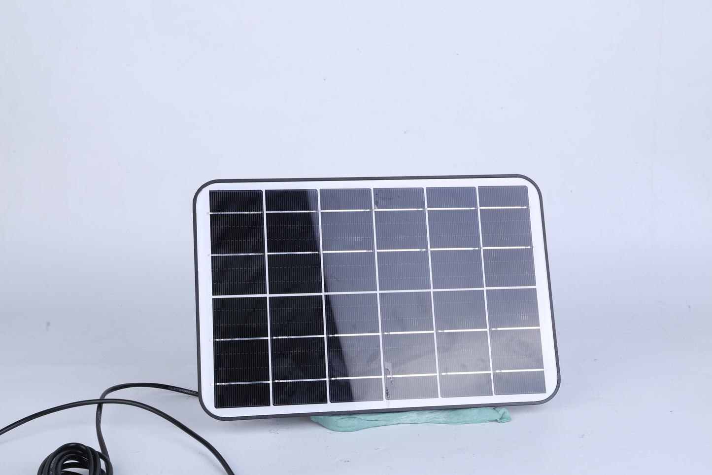 Smart Bird Feeder With Solar Powered Camera 1080P HD AI Identify PIR Motion Auto Capture Video Cloud Card Storage WiFi Connection App Control IP65 Waterproof