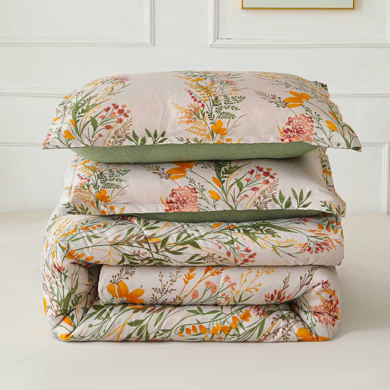 Flowers LuoXian Comforter Set