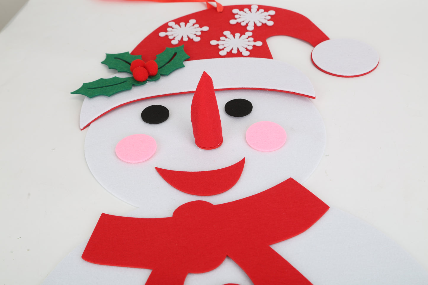 Felt Christmas Snowman Set DIY Felt Christmas Hanging Decorations Kits With 54Pcs Detachable Ornaments Xmas Gift For Toddlers