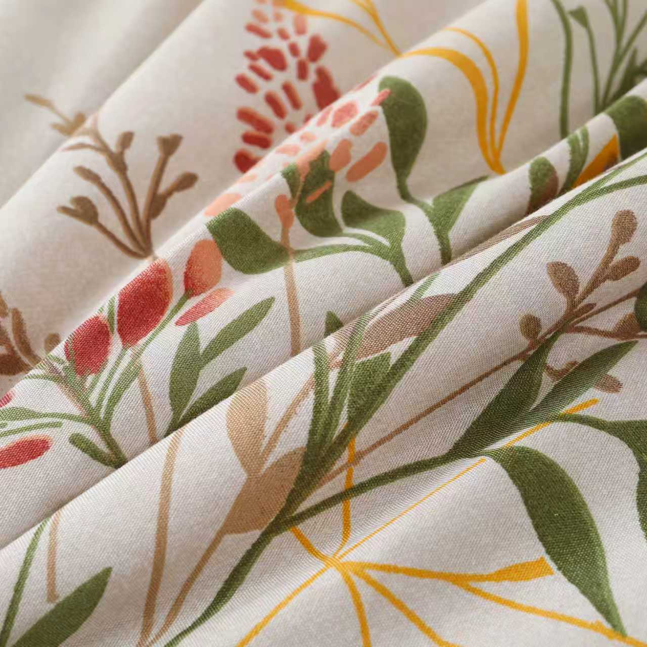 Flowers LuoXian Comforter Set