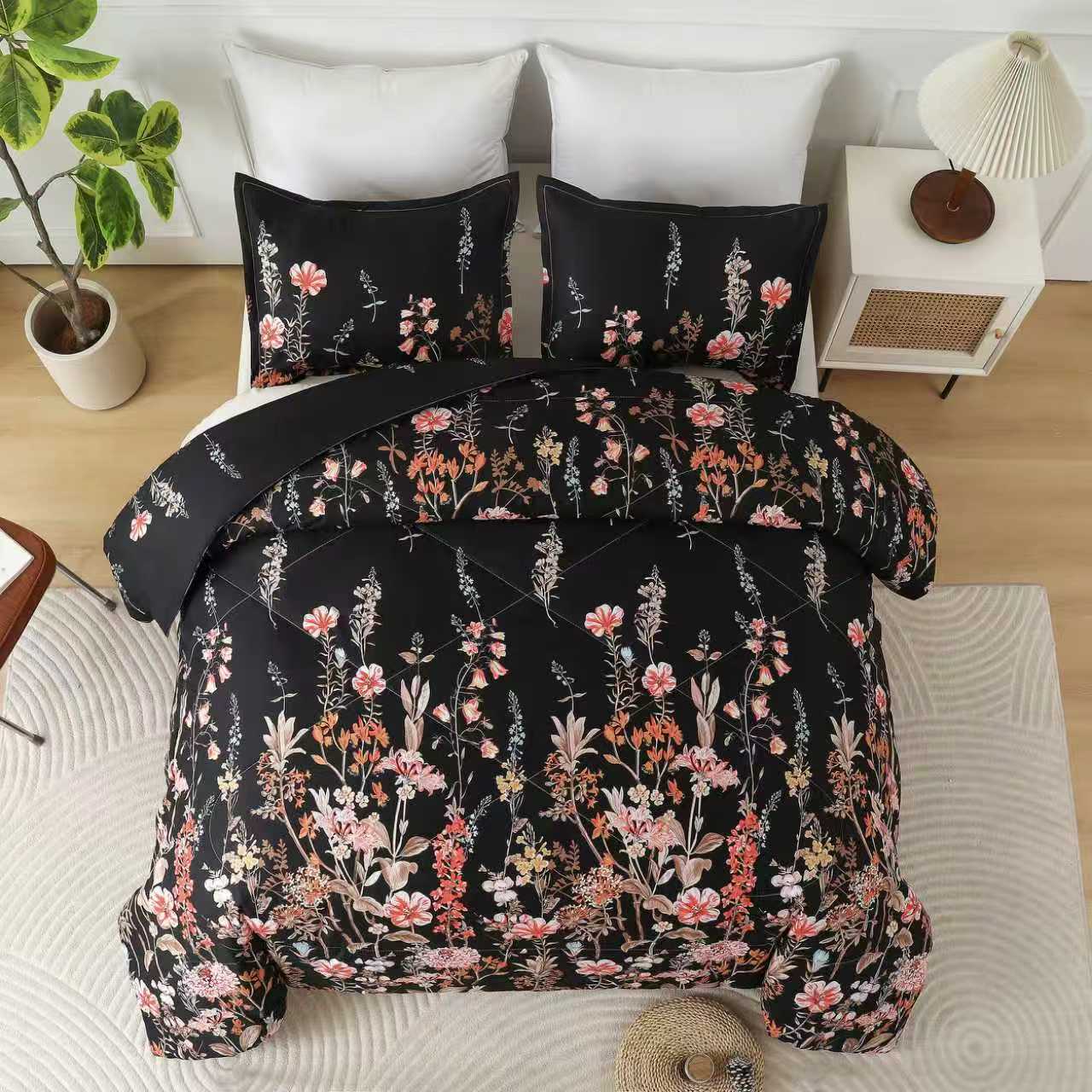 HeiSeFanHua Comforter