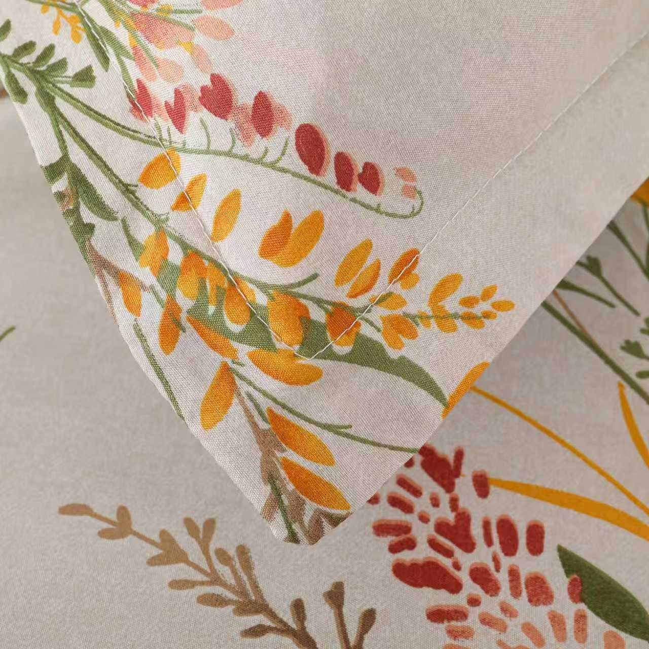 Flowers LuoXian Comforter Set